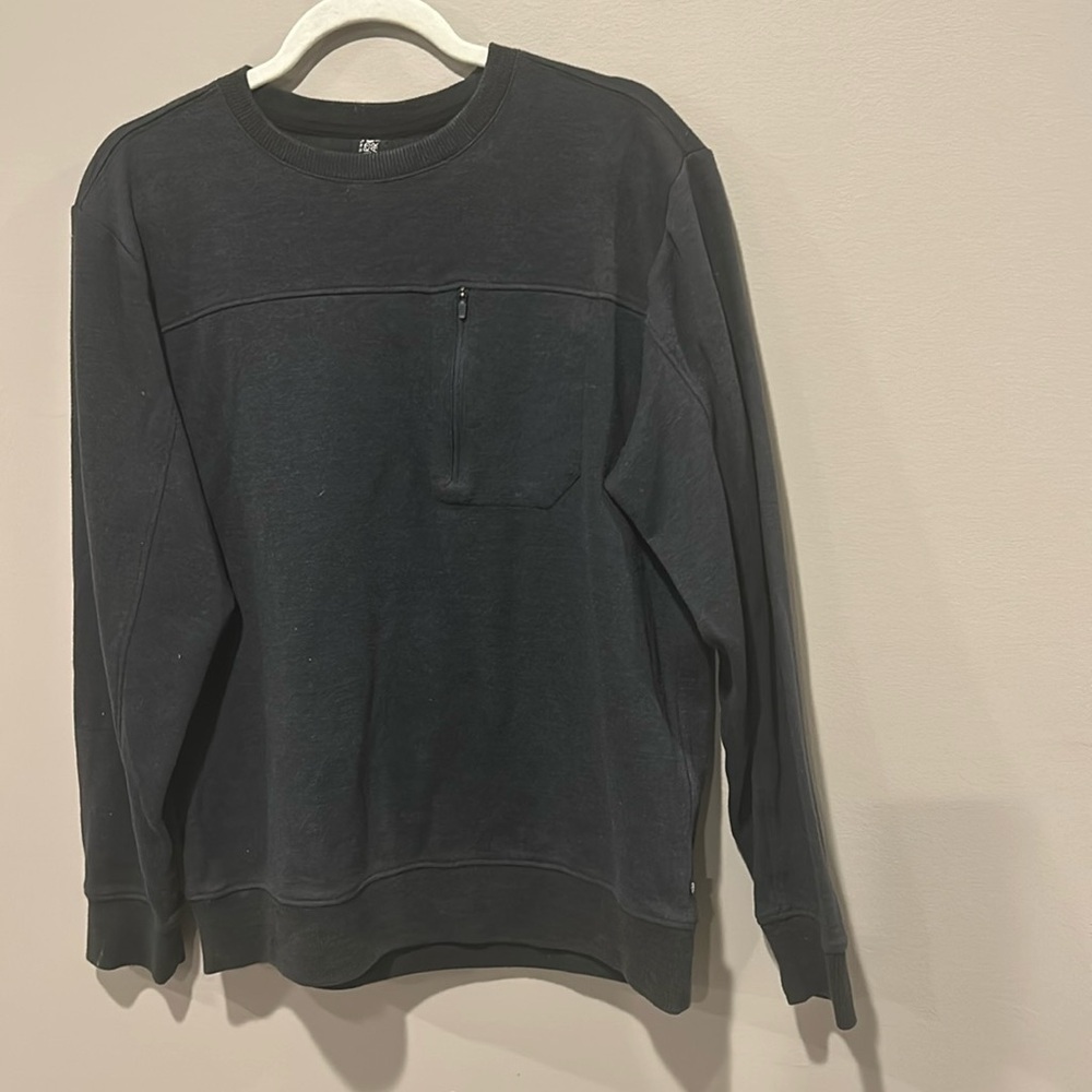 Mountain Hardware men’s sweatshirt size medium